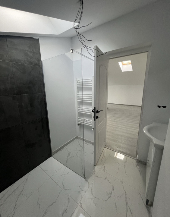 Apartament 2 camere, semidecomandat , finisat , 67 mp , zona Teilor 