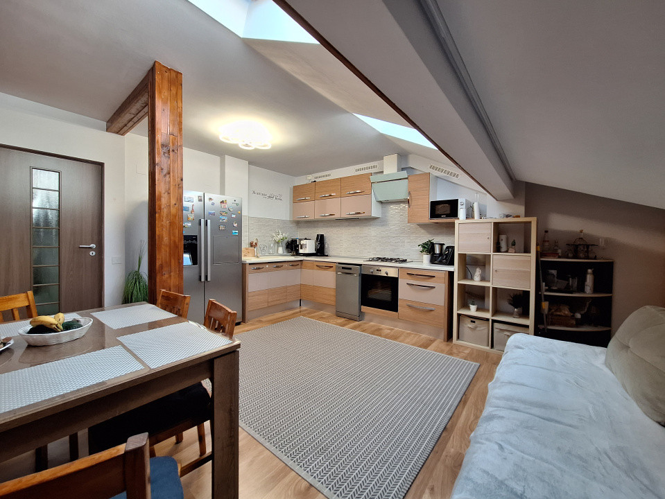 Apartament cu 3 camere, 81 mp, parcare, zona Eroilor