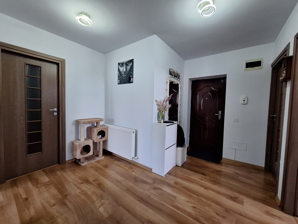 Apartament cu 3 camere, 81 mp, parcare, zona Eroilor