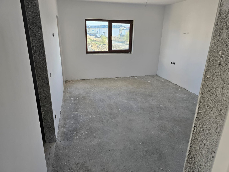 Casa individuală , 4 camere , 3 bai ,150 mp , teren 500 , Dezmir 