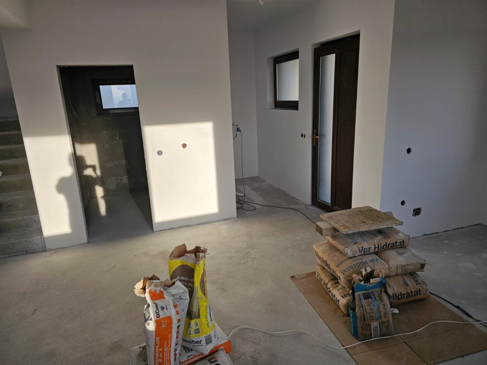 Casa individuală , 4 camere , 3 bai ,150 mp , teren 500 , Dezmir 