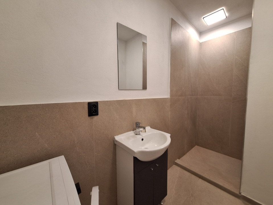 Apartament cu 2 camere, 42 mp, terasa, zona Eroilor