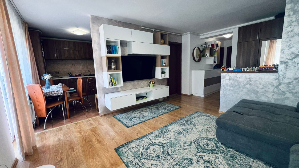 APARTAMENT CU 3 CAMERE,BOXA SI GARAJ,ZONA TEILOR