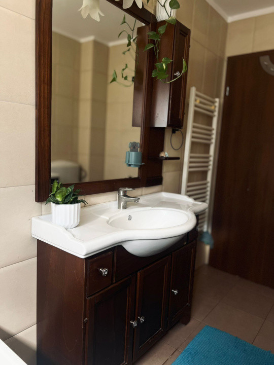 APARTAMENT CU 3 CAMERE,BOXA SI GARAJ,ZONA TEILOR