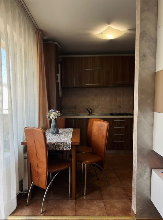 APARTAMENT CU 3 CAMERE,BOXA SI GARAJ,ZONA TEILOR
