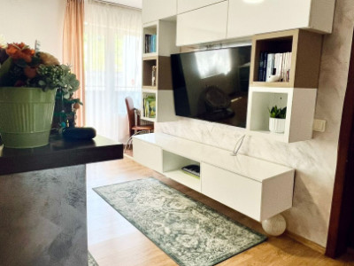 APARTAMENT CU 3 CAMERE,BOXA SI GARAJ,ZONA TEILOR