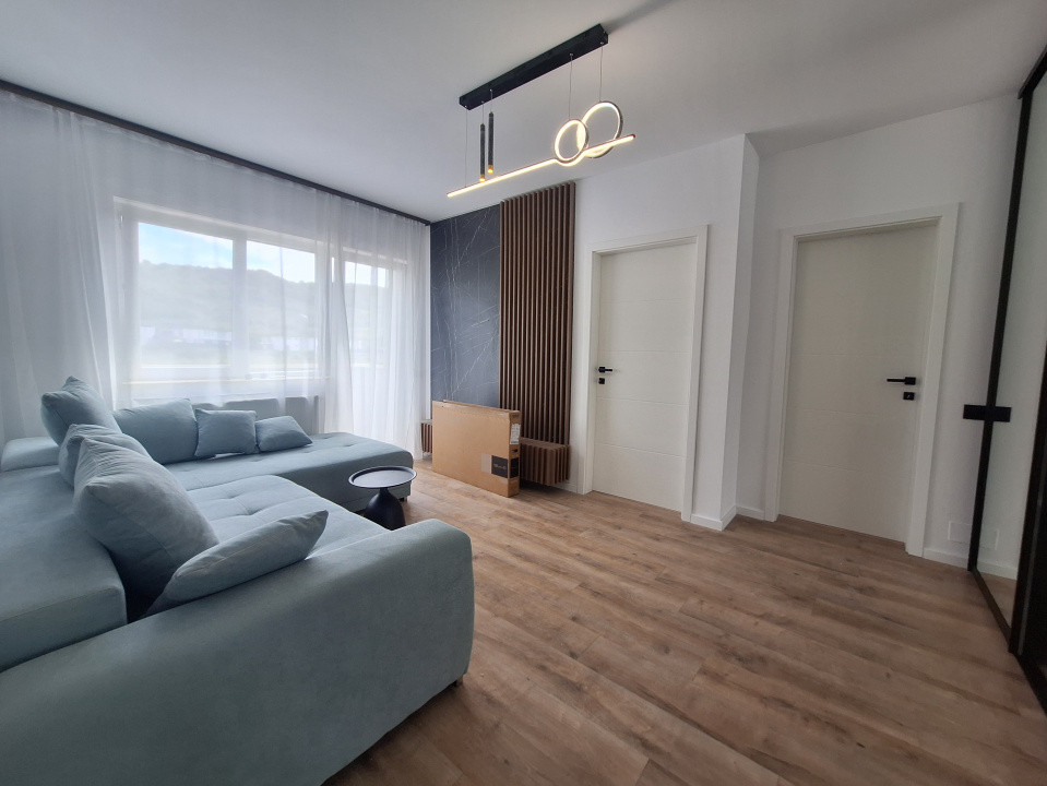 Apartament cu 2 camere, 43 mp, balcon, zona Terra