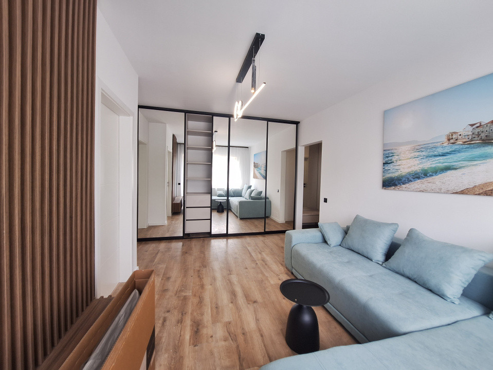 Apartament cu 2 camere, 43 mp, balcon, zona Terra