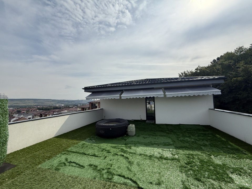 Penthouse - 123 mp utili - 5 camere - 3 bai - 3 parcari - zona Subcetate!