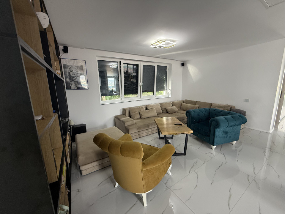 Penthouse - 123 mp utili - 5 camere - 3 bai - 3 parcari - zona Subcetate!