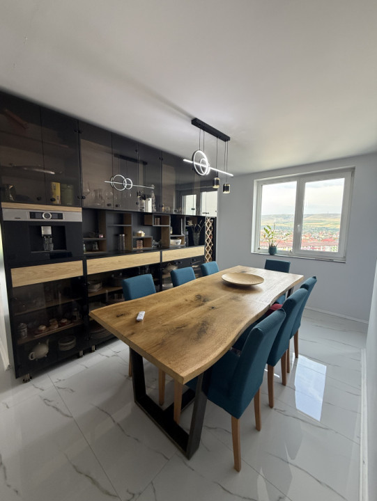 Penthouse - 123 mp utili - 5 camere - 3 bai - 3 parcari - zona Subcetate!