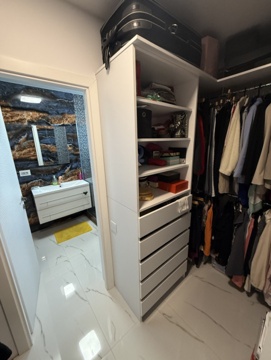 Penthouse - 123 mp utili - 5 camere - 3 bai - 3 parcari - zona Subcetate!