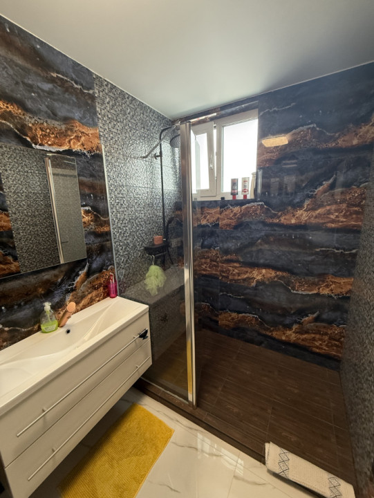 Penthouse - 123 mp utili - 5 camere - 3 bai - 3 parcari - zona Subcetate!