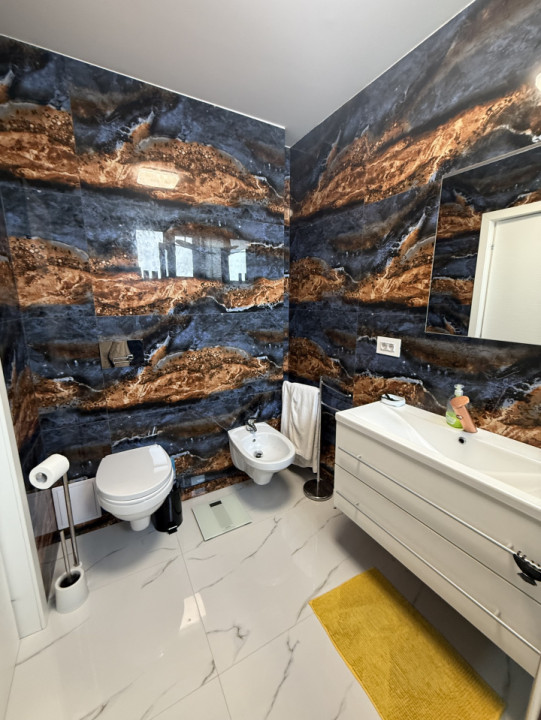 Penthouse - 123 mp utili - 5 camere - 3 bai - 3 parcari - zona Subcetate!