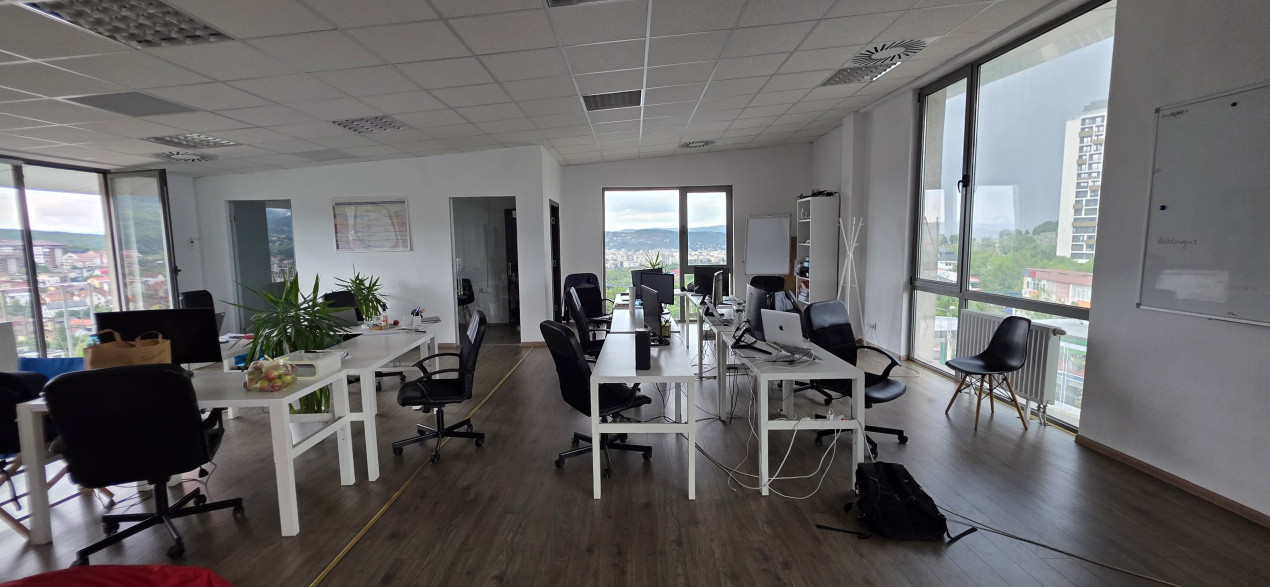 Vânzare spațiu birouri 135 mp, compartimentat, luminos, acces facil