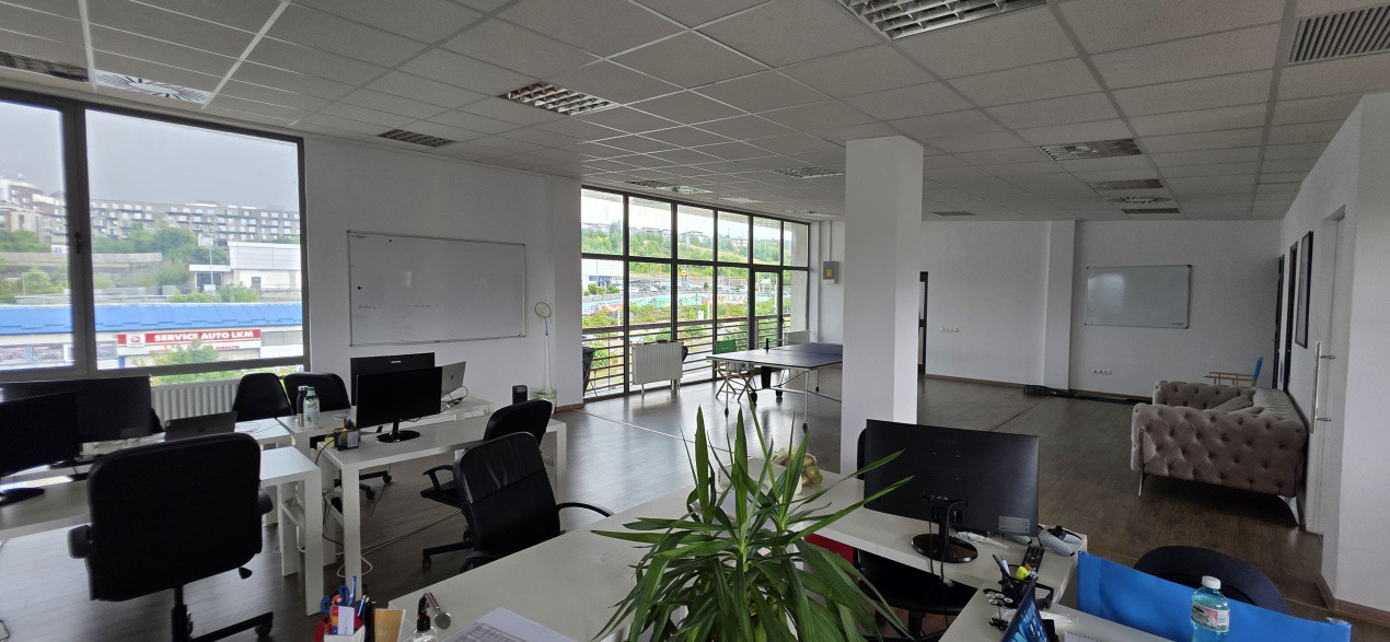 Vânzare spațiu birouri 135 mp, compartimentat, luminos, acces facil