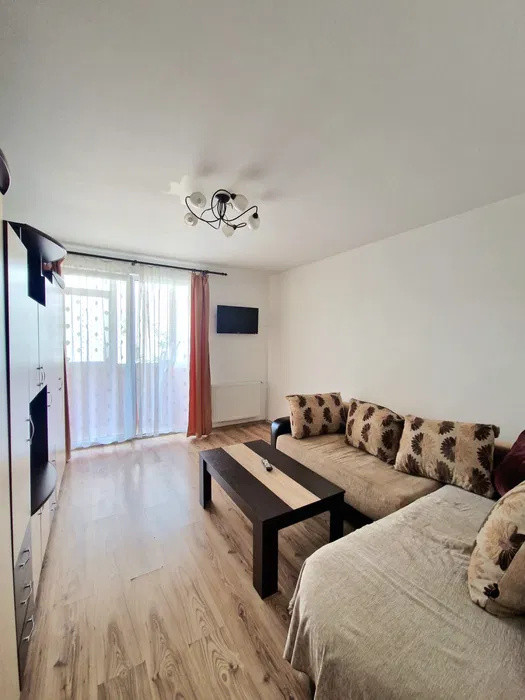 Apartament cu 2 camere, decomandat, 2 balcoane, zona Porii