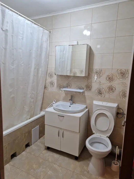 Apartament cu 2 camere, decomandat, 2 balcoane, zona Porii