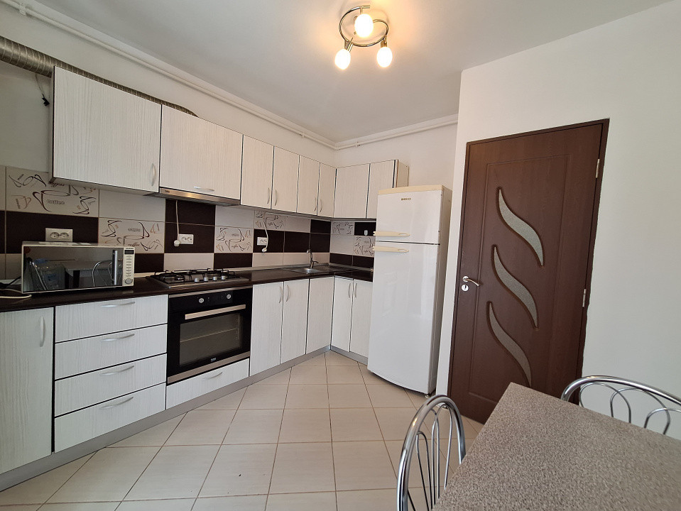 Apartament cu 2 camere, decomandat, 2 balcoane, zona Porii