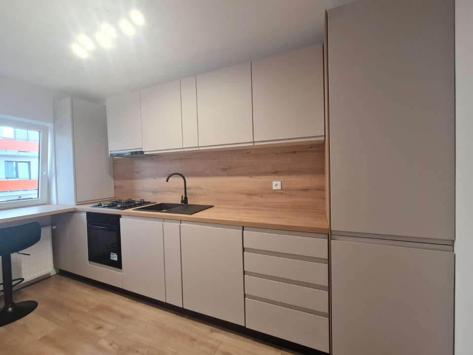 Apartament cu 2 camere decomandat, 51 mp, 2 balcoane, zona Terra