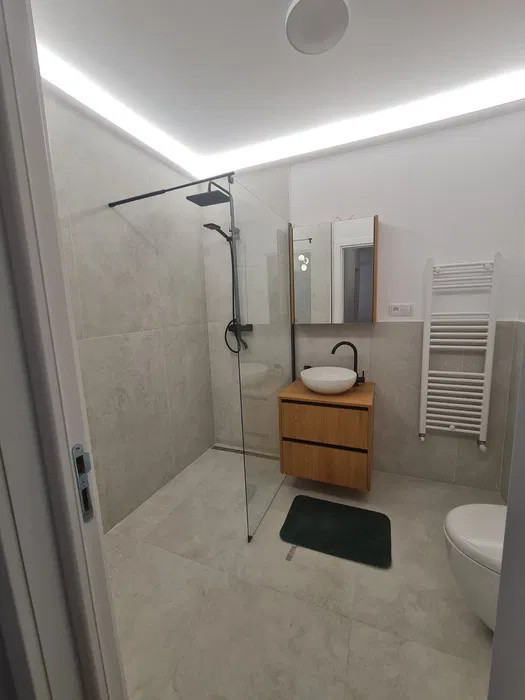 Apartament cu 2 camere decomandat, 51 mp, 2 balcoane, zona Terra