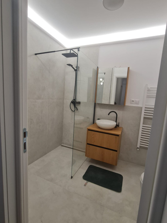 Apartament cu 2 camere decomandat, 51 mp, 2 balcoane, zona Terra