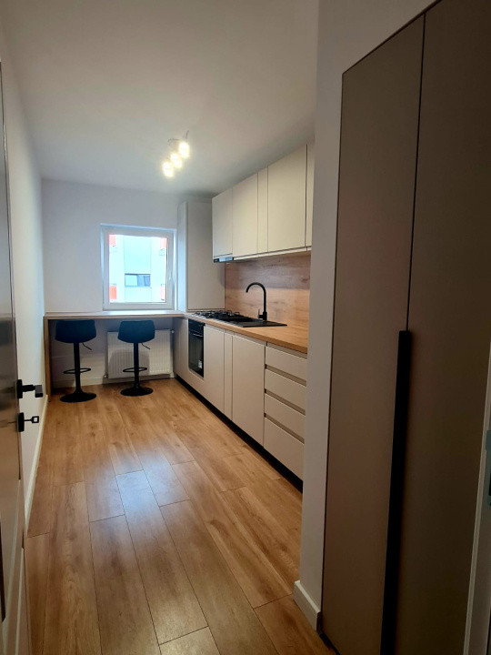 Apartament cu 2 camere decomandat, 51 mp, 2 balcoane, zona Terra
