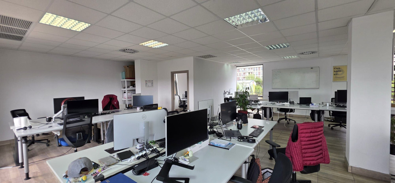 Vânzare spațiu birouri 135 mp, compartimentat, luminos, acces facil