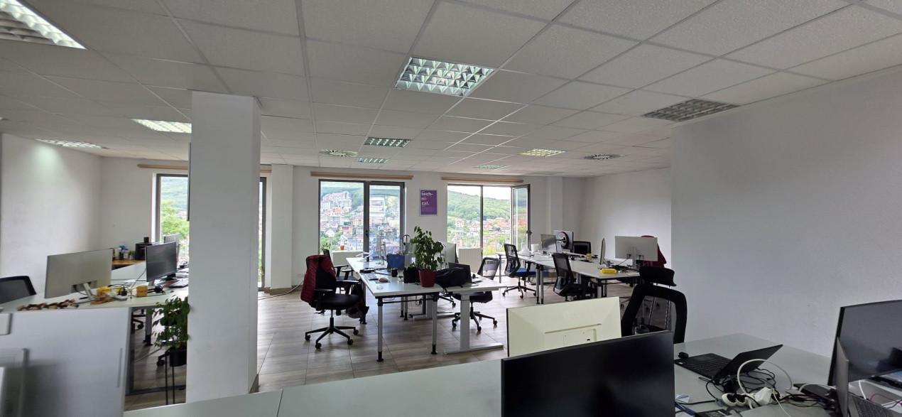 Vânzare spațiu birouri 135 mp, compartimentat, luminos, acces facil