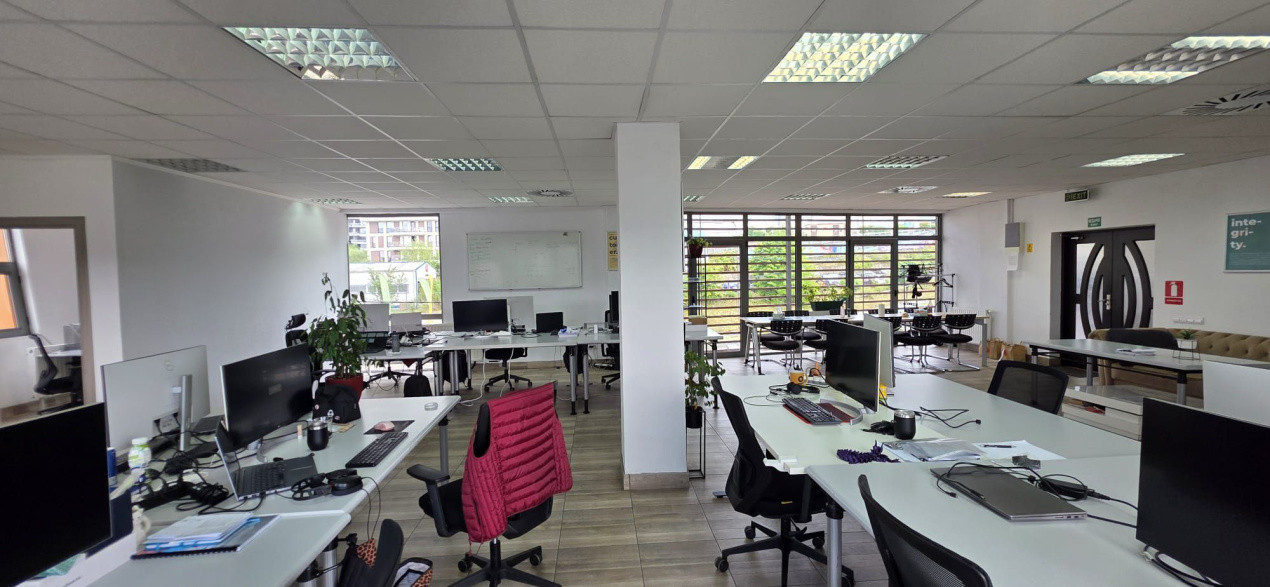 Vânzare spațiu birouri 135 mp, compartimentat, luminos, acces facil