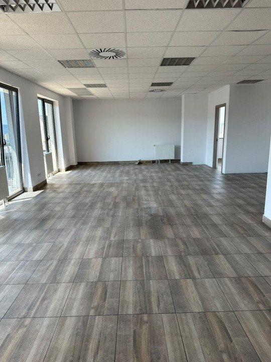 Vânzare spațiu birouri 135 mp, compartimentat, luminos, acces facil