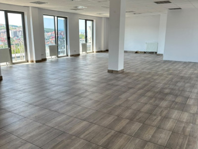 Vânzare spațiu birouri 135 mp, compartimentat, luminos, acces facil