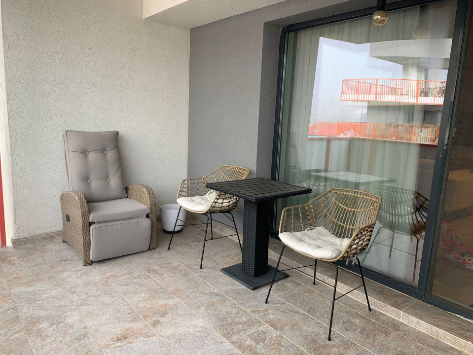 Apartament 2 camere, 53mp, etaj intermediar, cu terasa 14mp, parcare, zona VIVO