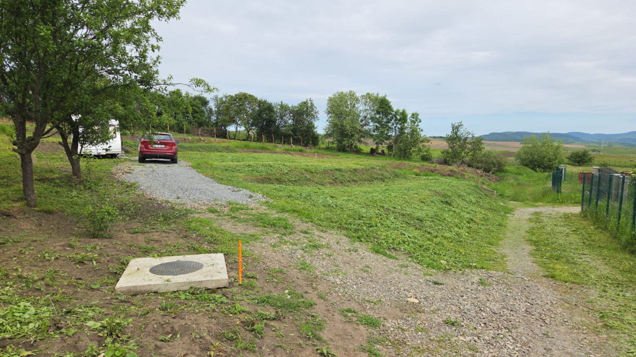 TEREN CU RULOTA FUNCTIONALA 924mp front 34ml 