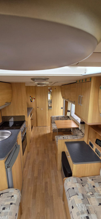 TEREN CU RULOTA FUNCTIONALA 924mp front 34ml 