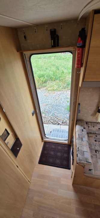 TEREN CU RULOTA FUNCTIONALA 924mp front 34ml 