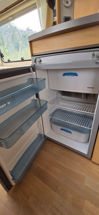 TEREN CU RULOTA FUNCTIONALA 924mp front 34ml 