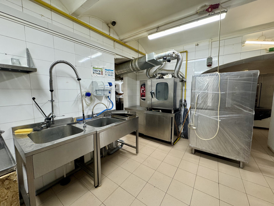 Spațiu pentru catering, 120 mp, parcari, cazare muncitori, zona Centrală