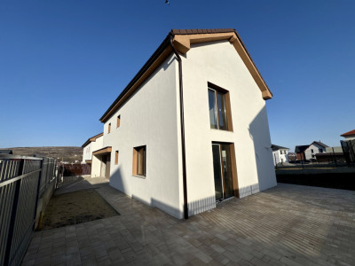 Casă cu garaj, 150 mp, 400 mp teren, CF disponibil, Chinteni