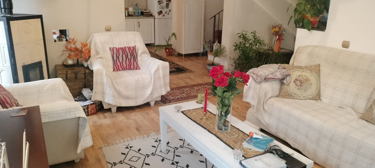 Casa tip duplex 125 mp utili - 4 camere - curte - zona Muzeul Apei, Floresti!