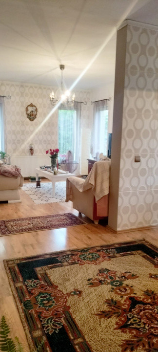 Casa tip duplex 125 mp utili - 4 camere - curte - zona Muzeul Apei, Floresti!