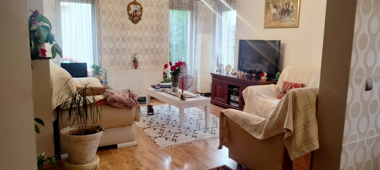 Casa tip duplex 125 mp utili - 4 camere - curte - zona Muzeul Apei, Floresti!