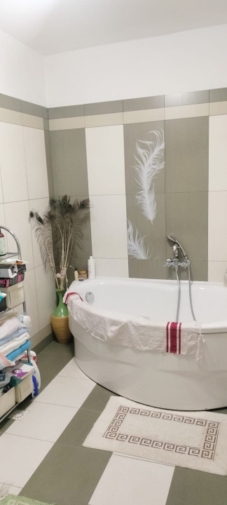 Casa tip duplex 125 mp utili - 4 camere - curte - zona Muzeul Apei, Floresti!