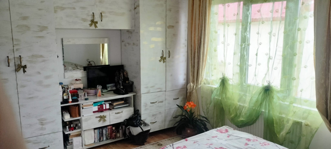 Casa tip duplex 125 mp utili - 4 camere - curte - zona Muzeul Apei, Floresti!