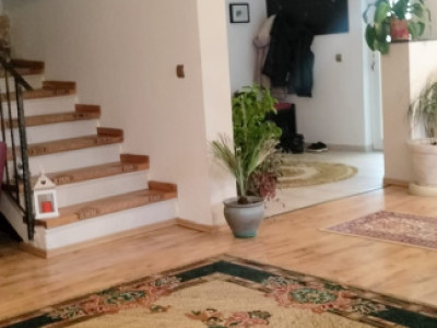 Casa tip duplex 125 mp utili - 4 camere - curte - zona Muzeul Apei, Floresti!