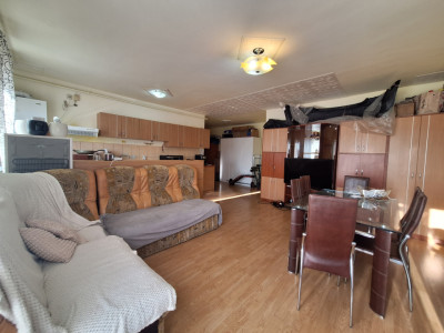 Apartament cu 2 camere, 58 mp, balcon, zona Florilor