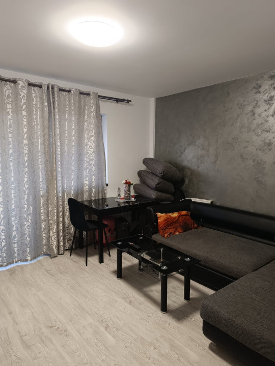 Apartament de 2 camere decomandat, 48mp, parcare, zona Stejarului