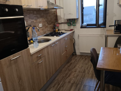 Apartament de 2 camere decomandat, 48mp, parcare, zona Stejarului