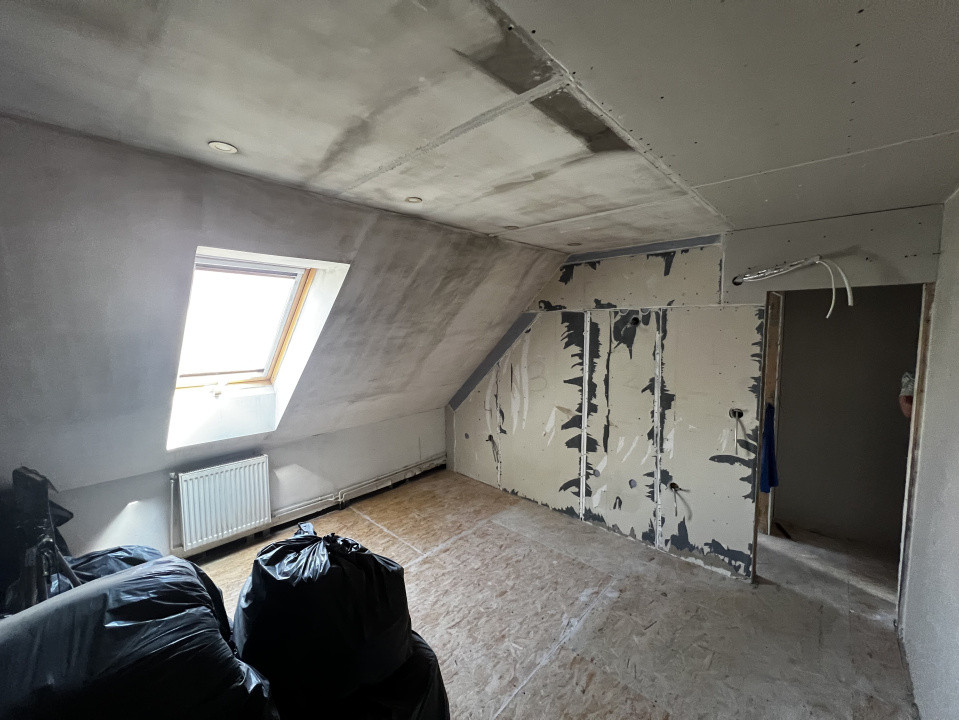 Triplex 80 mp utili, 40 mp curte, parcare, Zona Eroilor