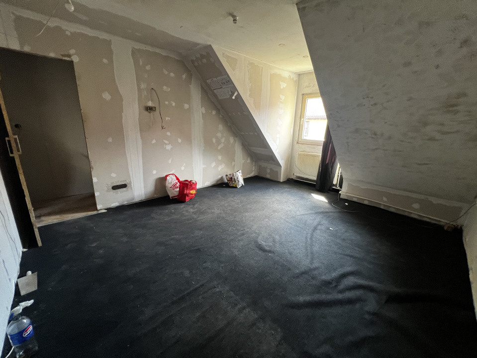 Triplex 80 mp utili, 40 mp curte, parcare, Zona Eroilor